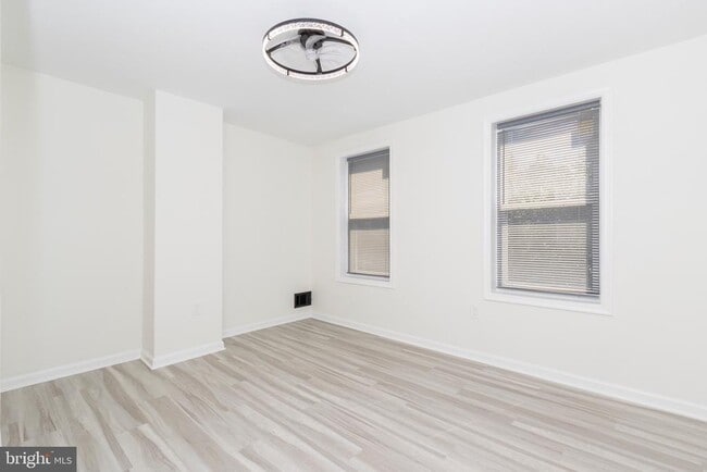 Building Photo - 2711 Oakford St