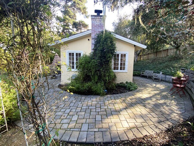 Building Photo - Adorable, Private Cottage in Jack's Peak