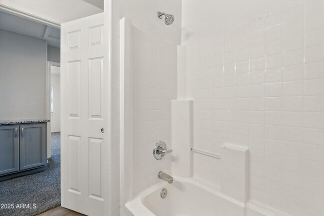 Building Photo - 6412 N 78th Ln