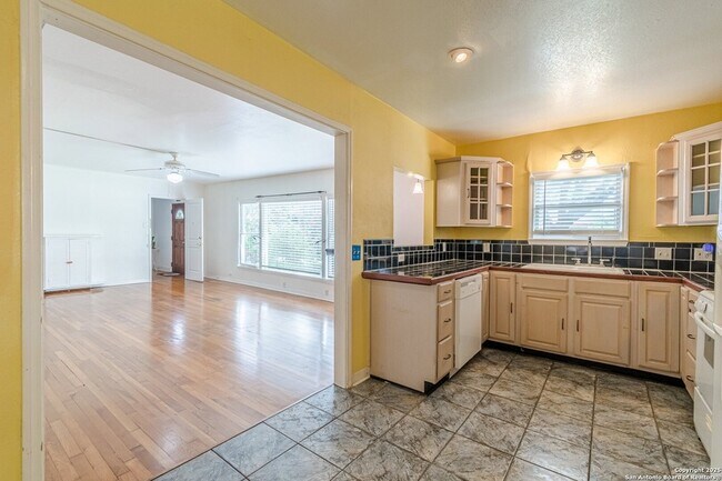 Building Photo - 416 Alexander Hamilton Dr