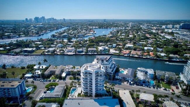 Building Photo - 612 Bayshore Dr