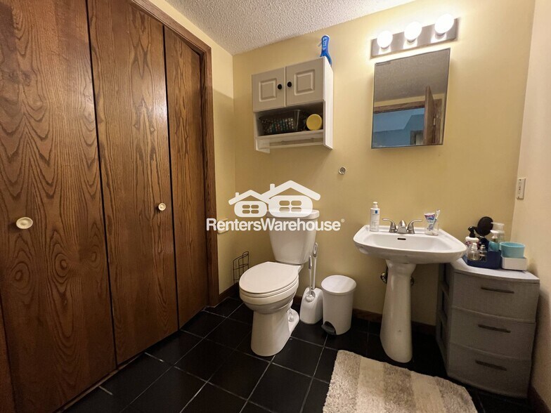 Building Photo - 4128 Meadowlark Way