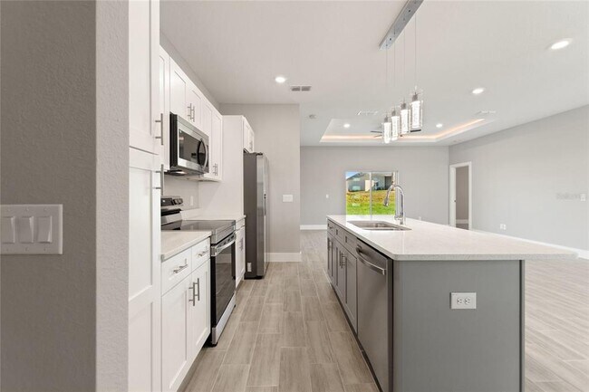 Building Photo - 643 James Ct