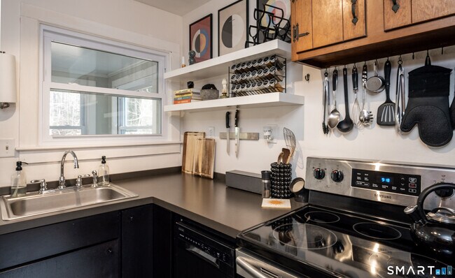 Building Photo - 474 US-7