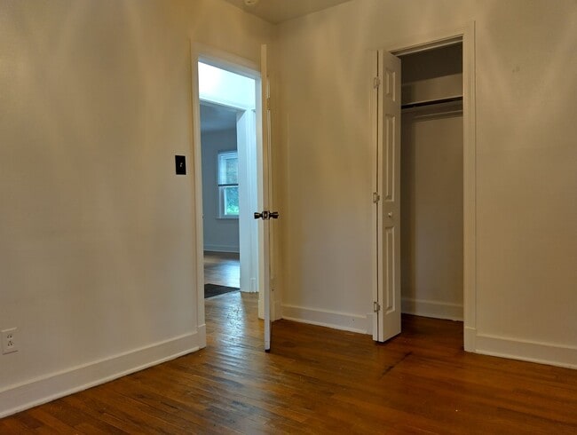 Building Photo - Lovely single family home available in the...