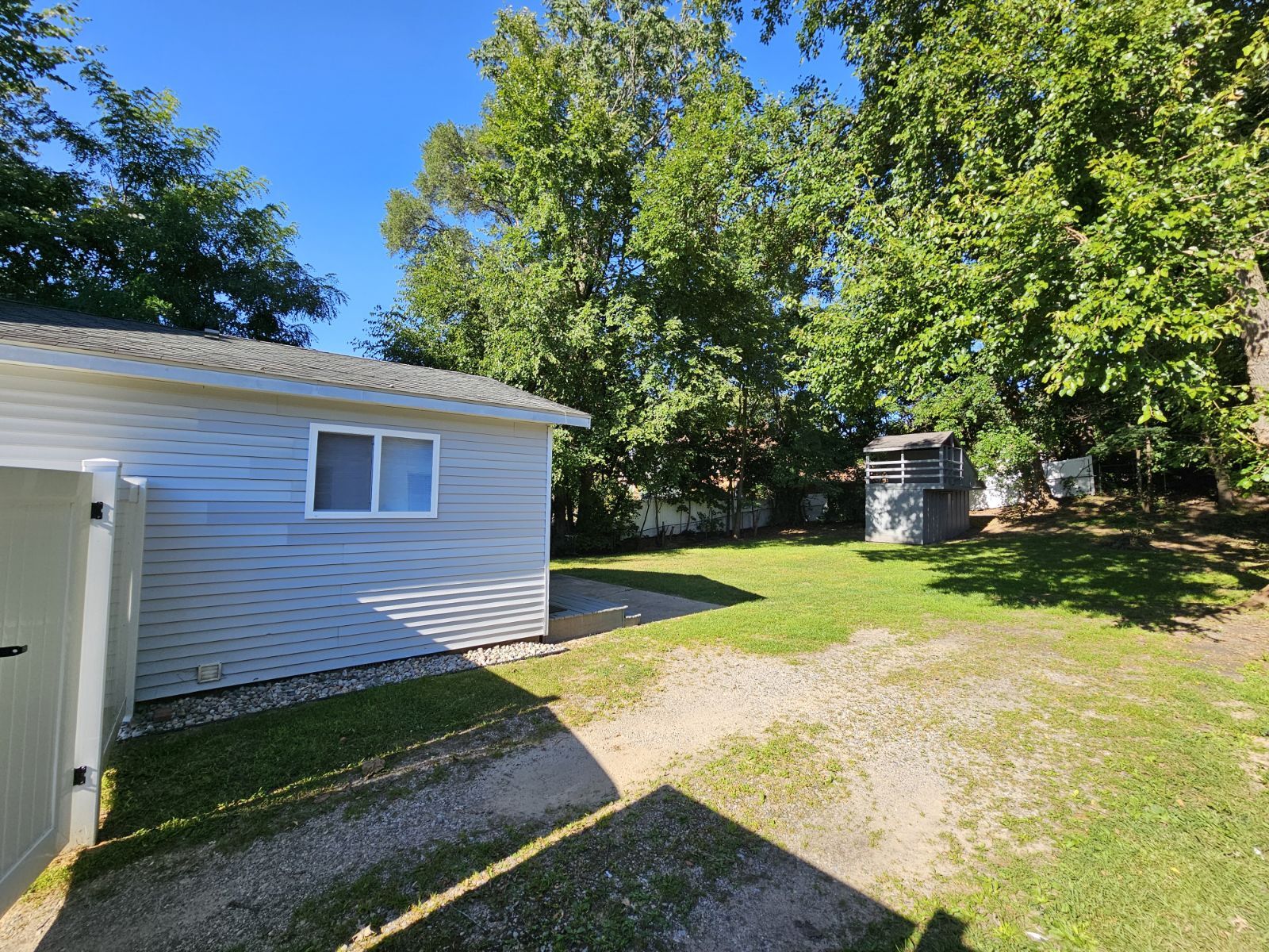 Backyard + Shed - 207 S East St
