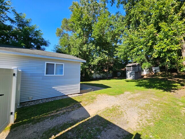 Backyard + Shed - 207 S East St