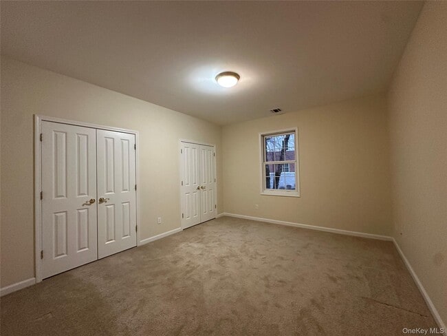 Building Photo - 75 Quaker Ave