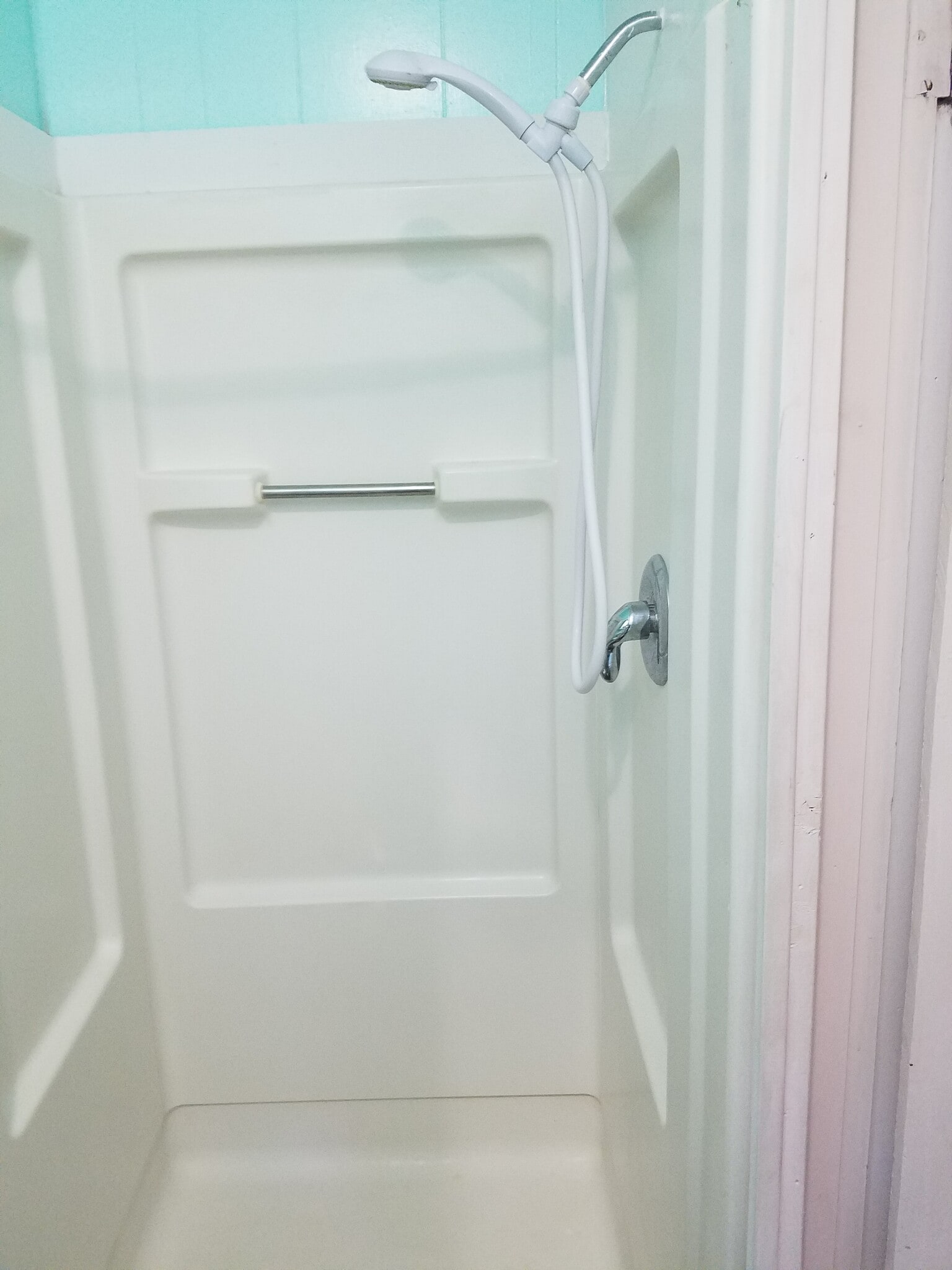 Shower - 919 W 3rd St