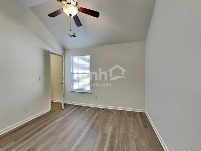 Building Photo - 2504 Boulder Ridge Dr