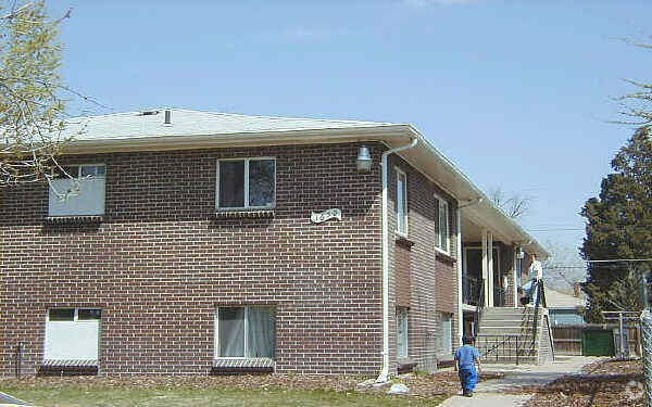 Building Photo - 1630 Clinton St