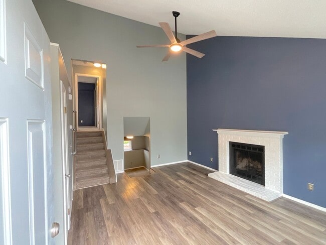 Building Photo - 3 Bedroom Home Available Near E Woodmen Rd...