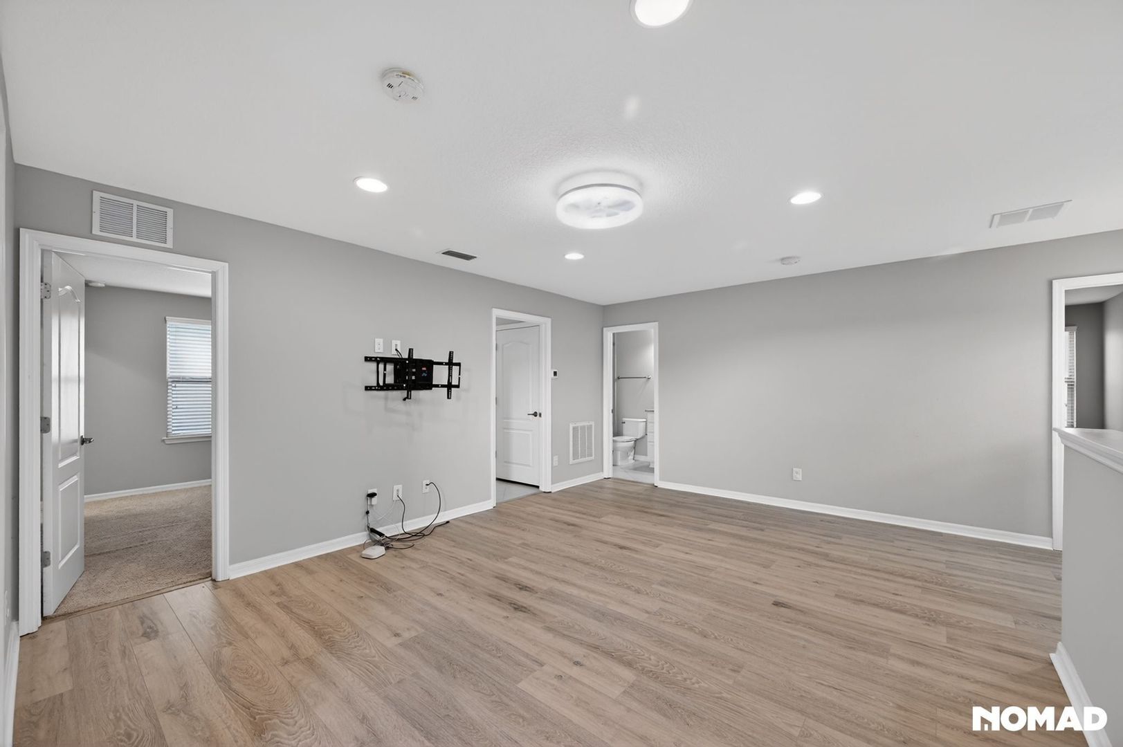 Building Photo - 5332 Fallen Leaf Dr