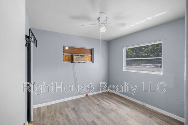 Building Photo - 1220 Sunshine Ave
