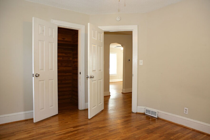 Building Photo - 2214 Walker Ave