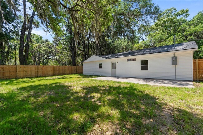 Building Photo - 4 Bedroom Coastal Cottage