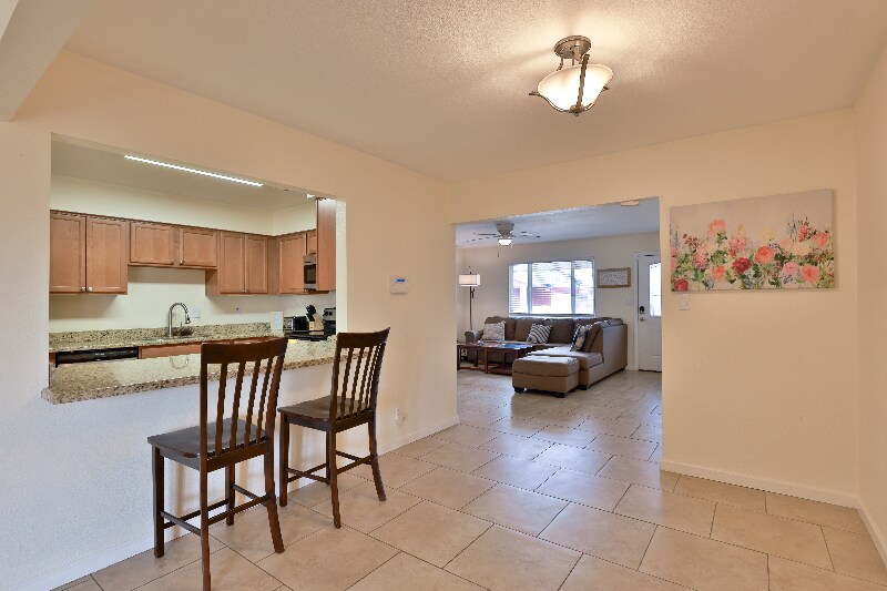Building Photo - 2615 W Corrine Dr