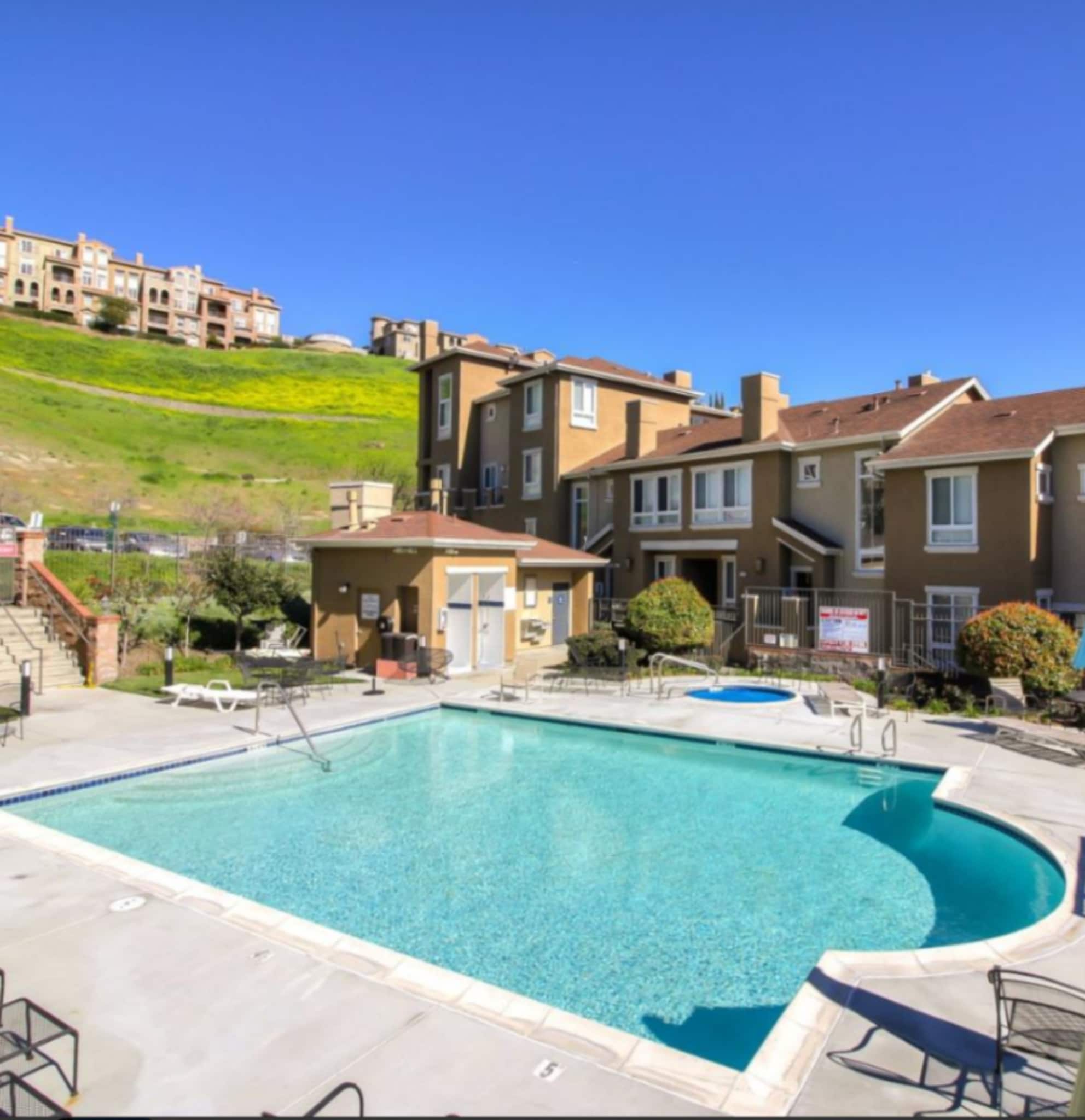 Building Photo - 464 Tower Hill Ave