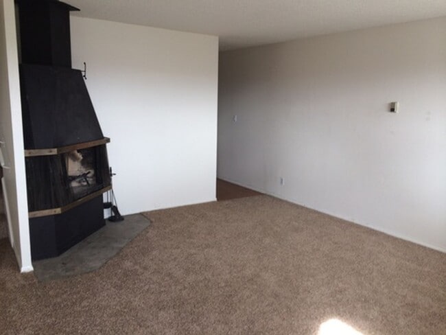 Building Photo - GREAT VIEWS - CLOSE TO UNR AND RANCHO SAN ...