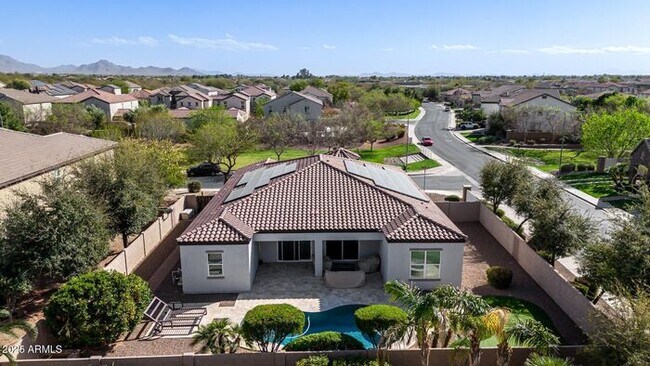 Building Photo - Stunning 4 bedroom, 3 bathroom home in the...