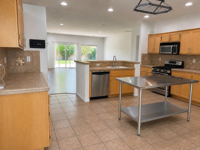 Building Photo - 952 Mira Grande