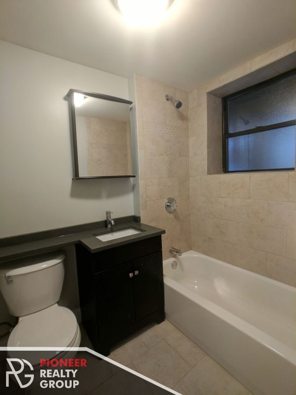Building Photo - 4407 N Wolcott Ave
