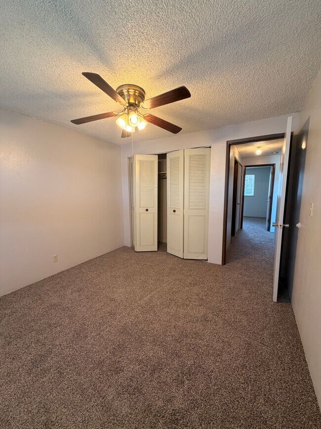 Building Photo - 2-Bedroom Duplex in Thurston