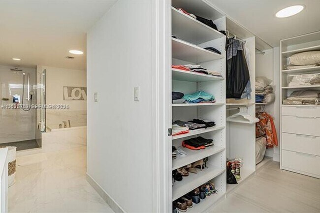 Building Photo - 400 Sunny Isles Blvd