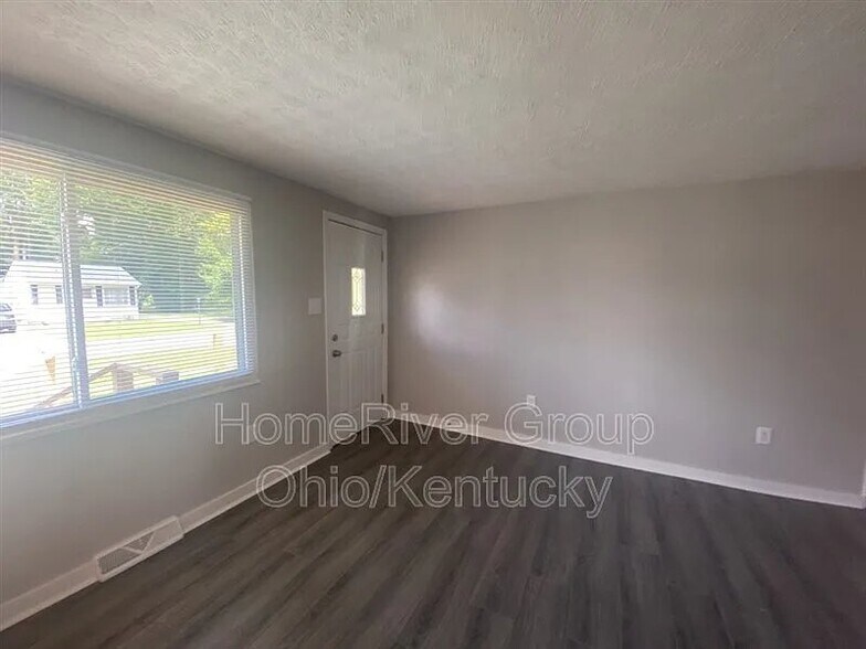 Building Photo - 4618 Farnham Ave