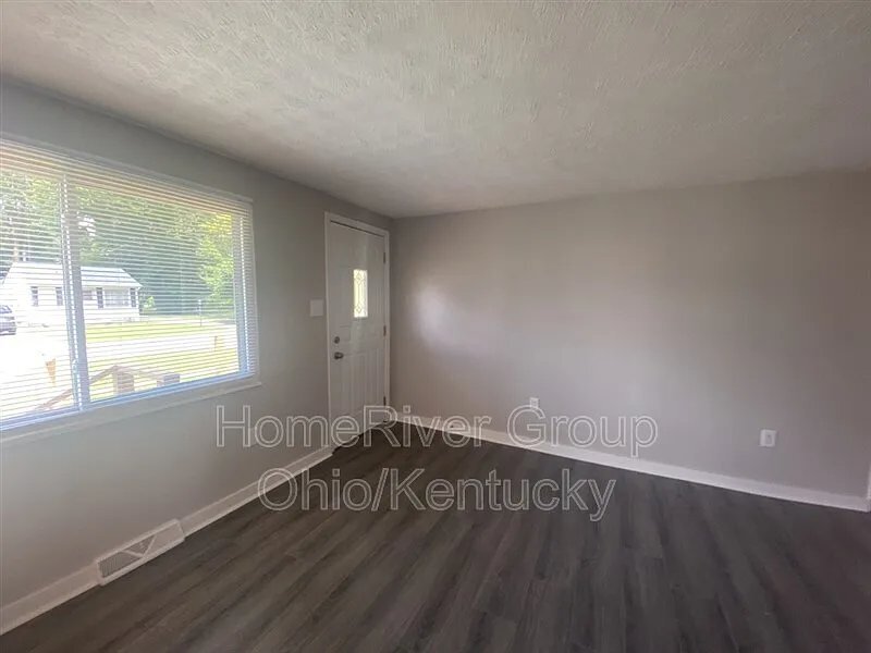 Building Photo - 4618 Farnham Ave