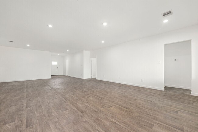 Building Photo - 6931 Dell Vista Drive