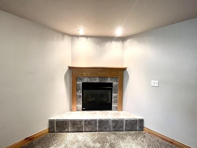 Building Photo - 6363 Murray Bluffs Dr