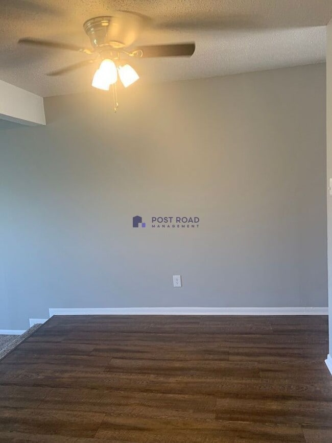 Building Photo - 585 W 27th St S