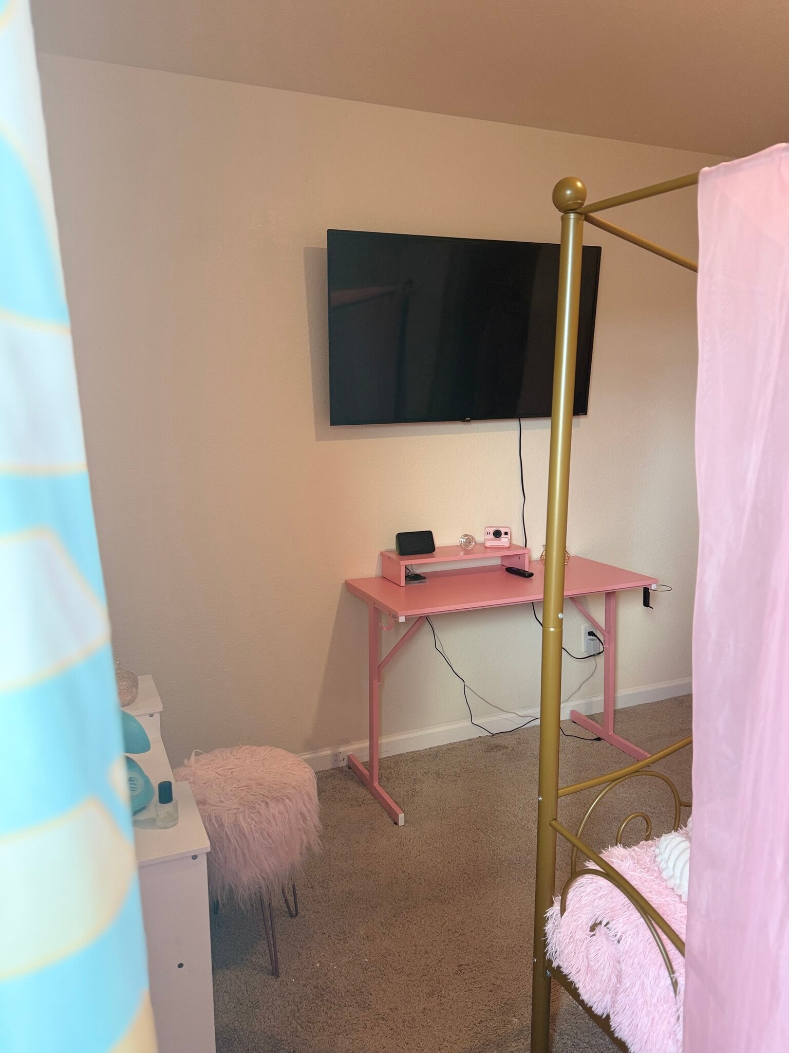 Room 2 - 3335 Bridgewood Dr