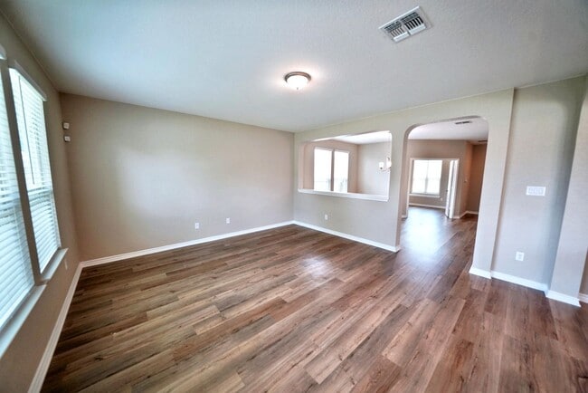 Building Photo - Beautiful 3-Bedroom Home with Flex Space in Universal City - Realtor Commission: $600