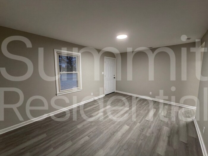 Building Photo - 3031 Linwood Ave