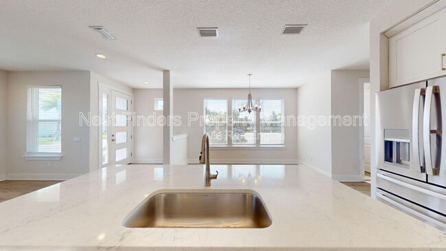 Building Photo - 14 Seaport Ln
