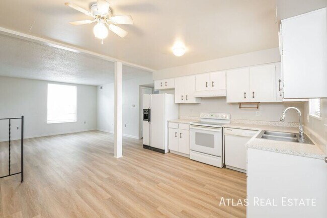 Primary Photo - 331 N Columbine St