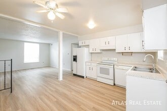 Building Photo - 331 N Columbine St