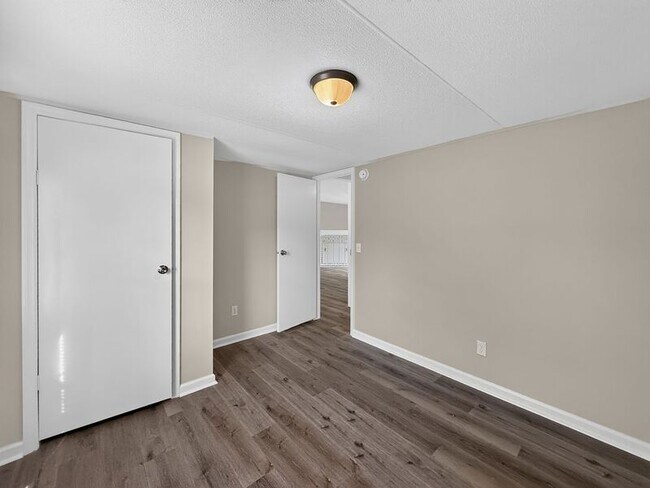 Building Photo - 9009 Dorchester Ln