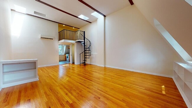 Building Photo - 382 Burns St