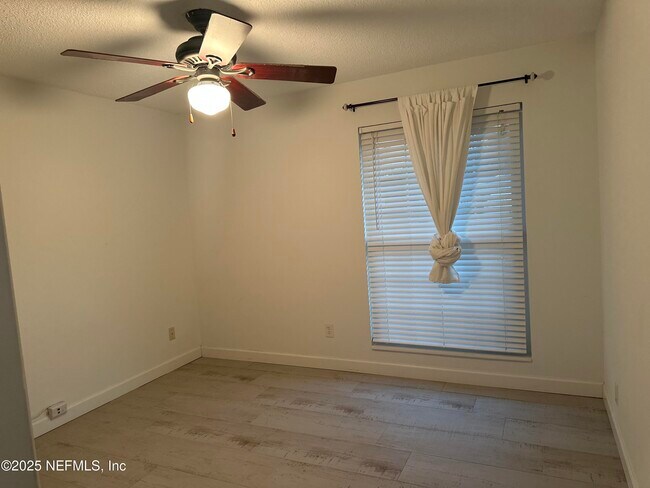 Building Photo - 7335 Floral Ridge Dr