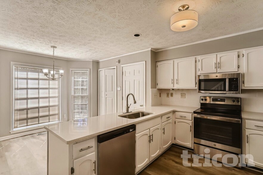 Building Photo - 4809 Glenwhite Dr