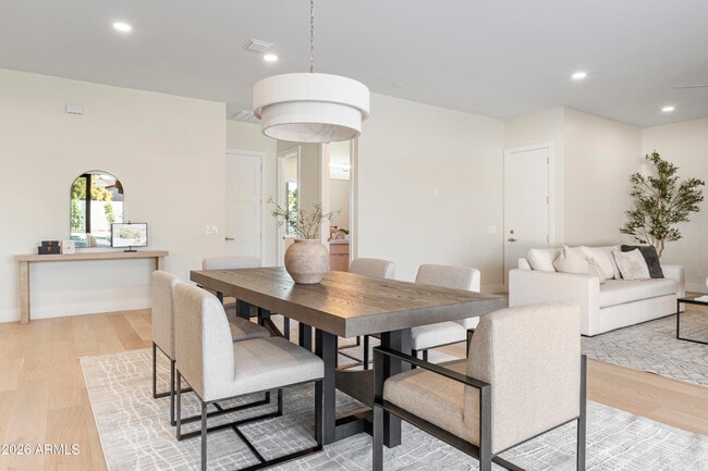 Building Photo - 5540 E Dahlia Dr