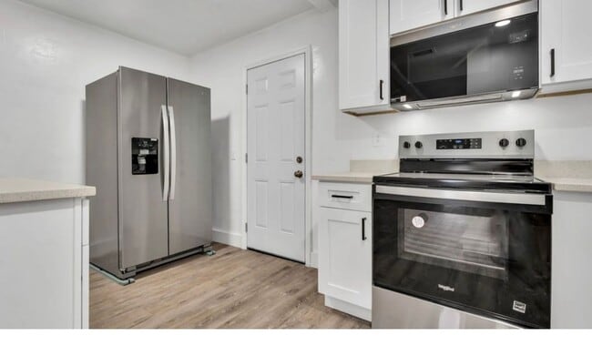 Building Photo - 4/2 ST Pete Home Available Now