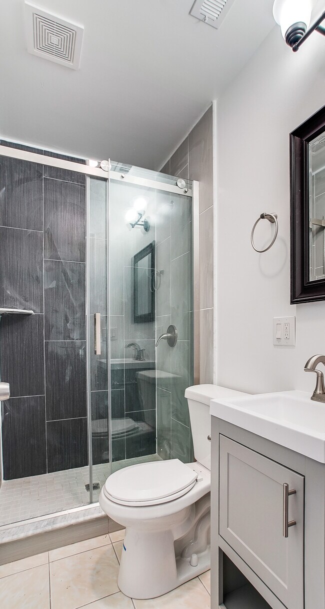 Building Photo - 212 S 50th St