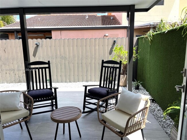 Building Photo - 511 SW 115th Ave