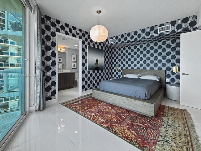 Building Photo - 665 NE 25th St