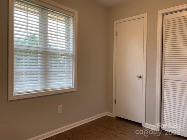 Building Photo - Move-In Ready 3BR/2BA with New Appliances ...