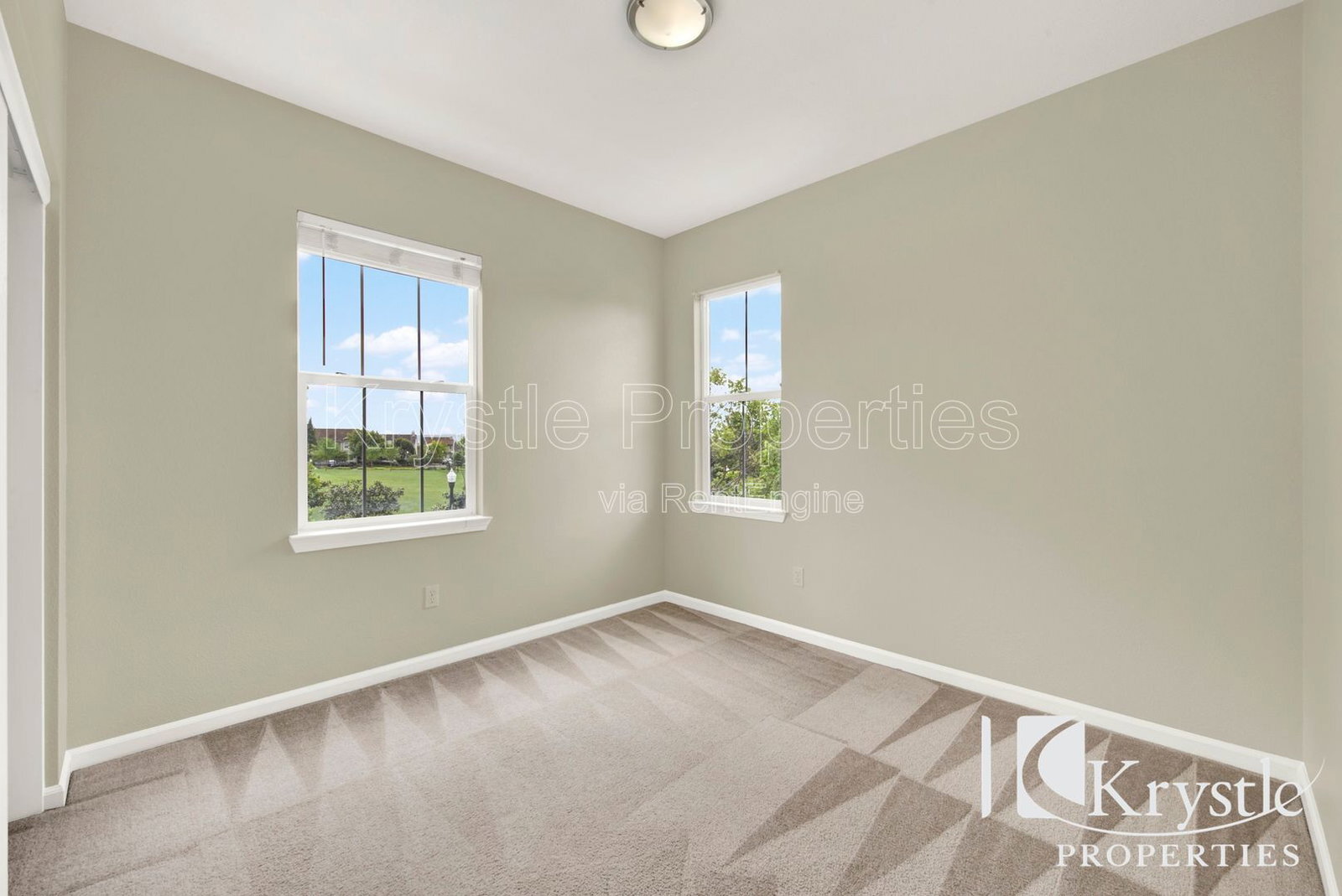 Building Photo - 300 Poplar Ave